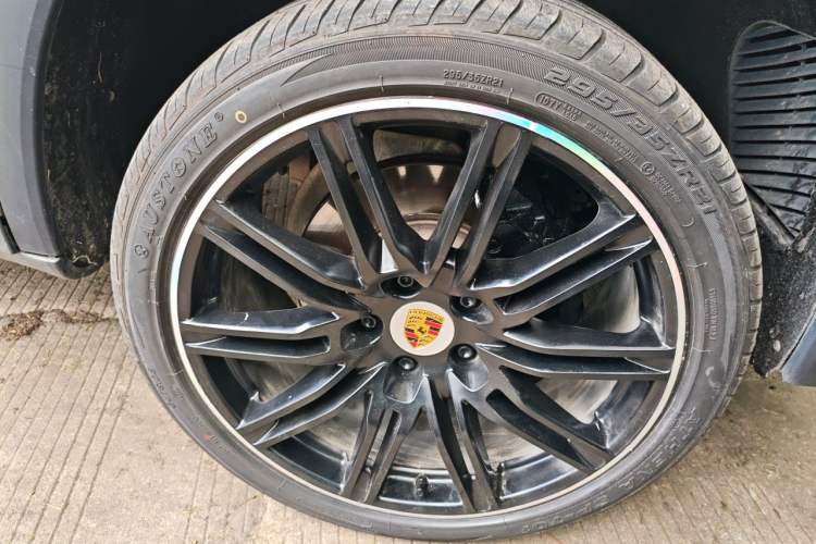Used Porsche Cayenne 2011 Cayenne 3.0T Right Front Wheel Hub