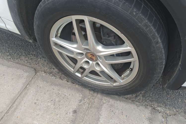 Used Porsche Cayenne 2011 Cayenne 3.0T Right Front Wheel Hub