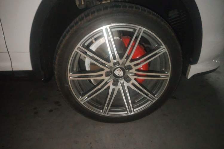 Used Porsche Cayenne 2011 Cayenne 3.0T Right Front Wheel Hub