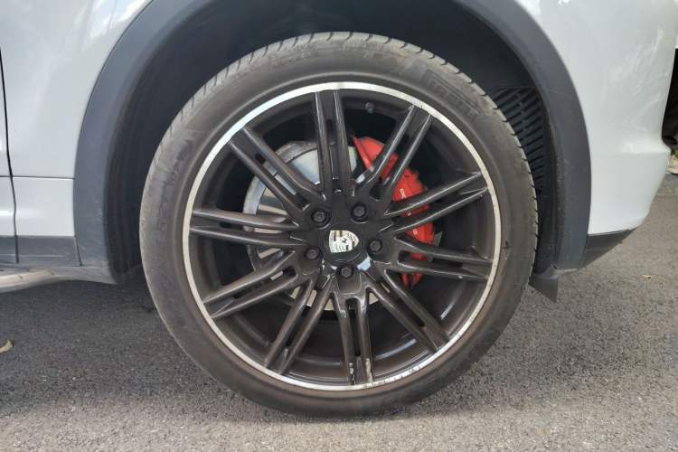 Used Porsche Cayenne 2011 Cayenne 3.0T Right Front Wheel Hub