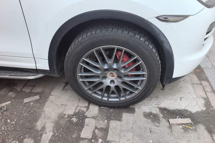 Used Porsche Cayenne 2011 Cayenne 3.0T Right Front Wheel Hub