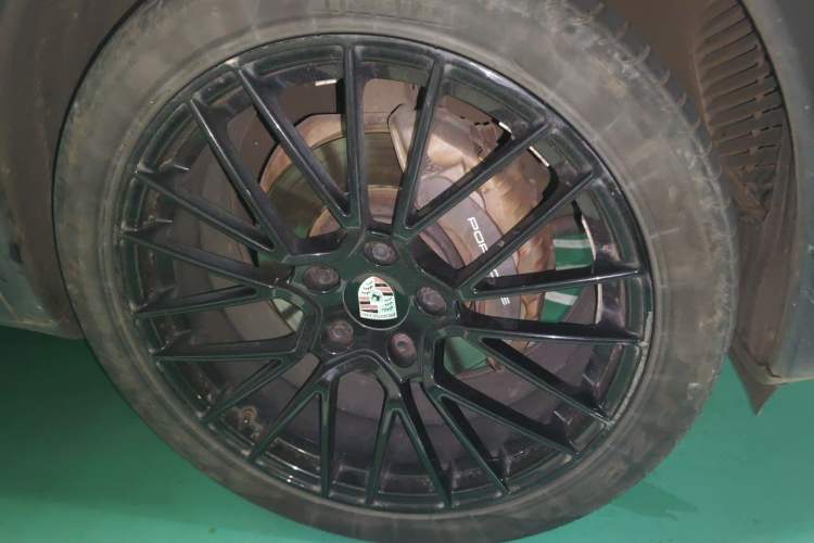 Used Porsche Cayenne 2011 Cayenne 3.0T Right Front Wheel Hub