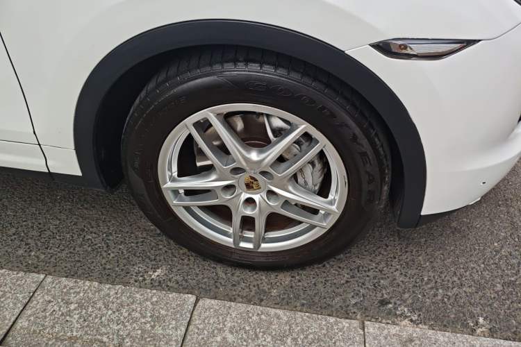 Used Porsche Cayenne 2011 Cayenne S 4.8L Right Front Wheel Hub