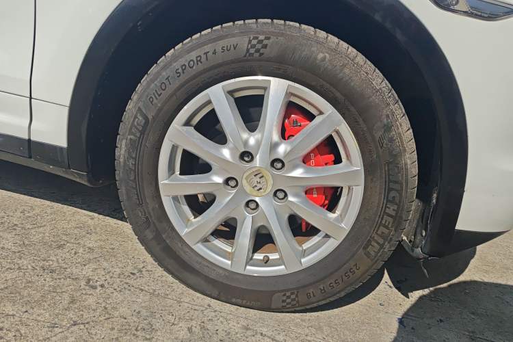 Used Porsche Cayenne 2011 Cayenne 3.0T Right Front Wheel Hub