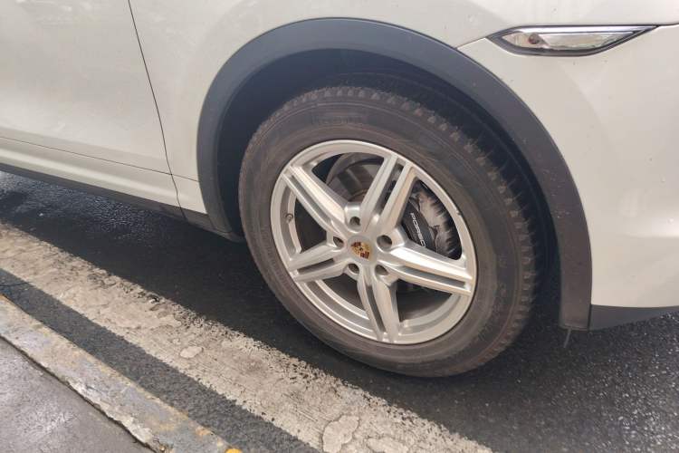 Used Porsche Cayenne 2011 Cayenne 3.0T Right Front Wheel Hub