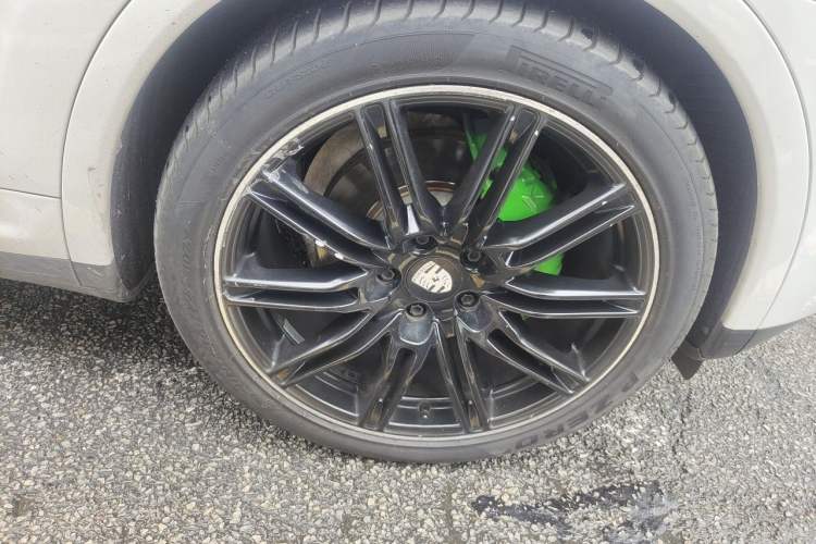 Used Porsche Cayenne 2011 Cayenne 3.0T Right Front Wheel Hub