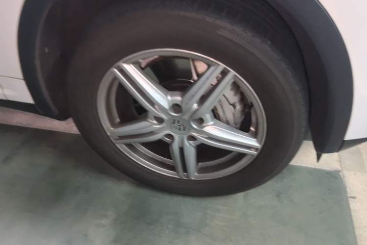 Used Porsche Cayenne 2011 Cayenne S 4.8L Right Front Wheel Hub
