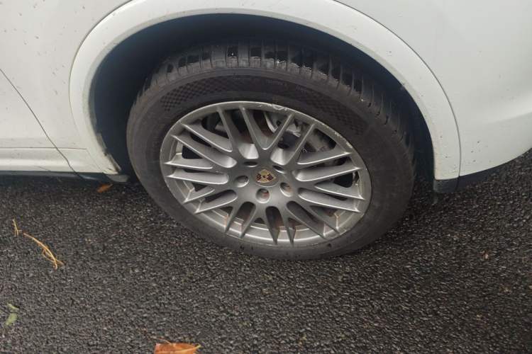 Used Porsche Cayenne 2011 Cayenne 3.0T Right Front Wheel Hub