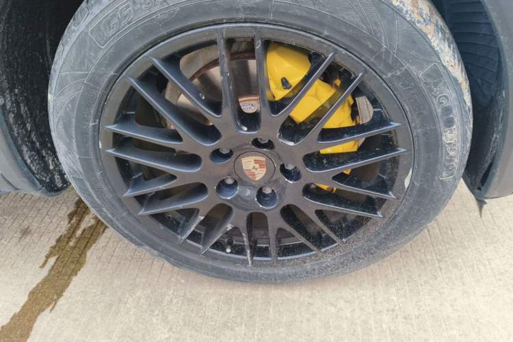 Used Porsche Cayenne 2011 Cayenne 3.0T Right Front Wheel Hub