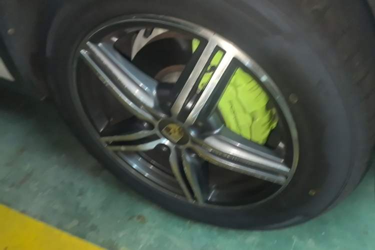 Used Porsche Cayenne 2011 Cayenne 3.0T Right Front Wheel Hub