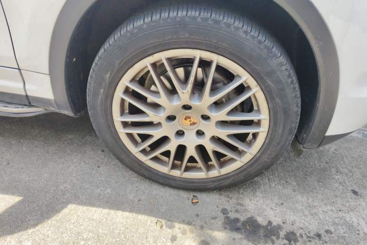 Used Porsche Cayenne 2011 Cayenne 3.0T Right Front Wheel Hub