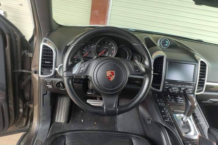 Used Porsche Cayenne 2011 Cayenne 3.0T Steering Wheel