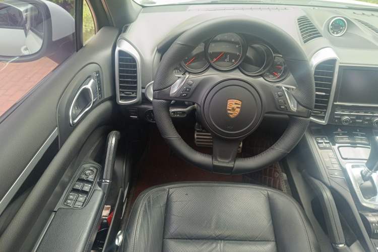 Used Porsche Cayenne 2011 Cayenne 3.0T Steering Wheel
