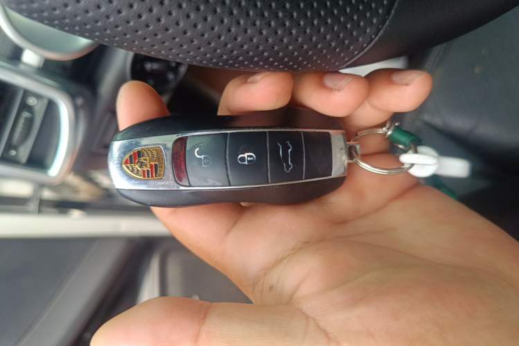 Used Porsche Cayenne 2011 Cayenne 3.0T Vehicle Key
