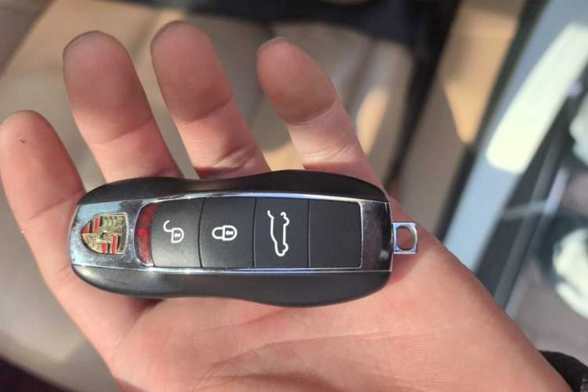 Used Porsche Cayenne 2011 Cayenne 3.0T Vehicle Key