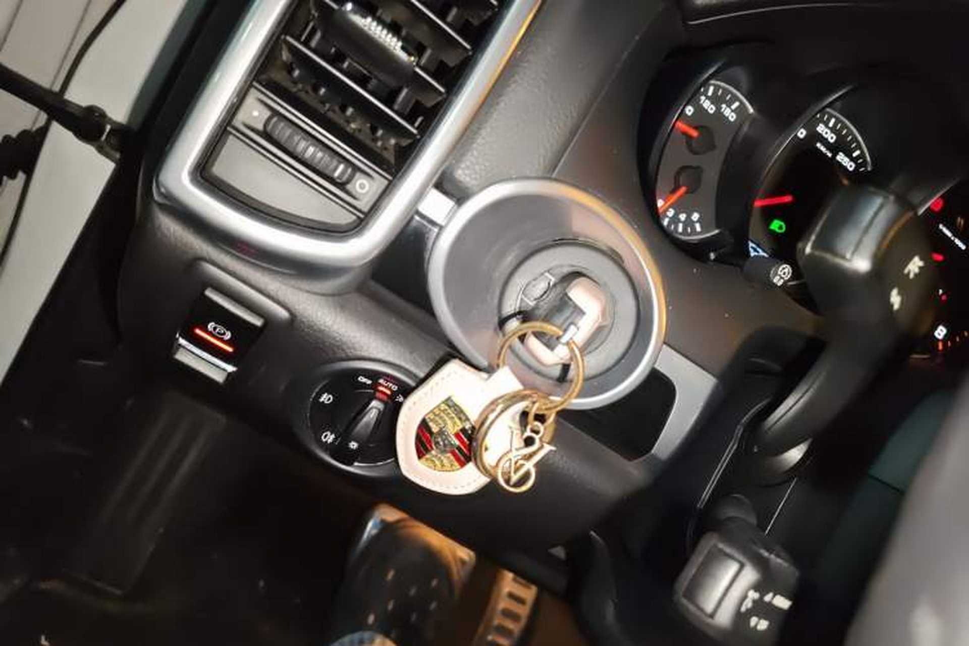 Used Porsche Cayenne 2011 Cayenne 3.0T Vehicle Key