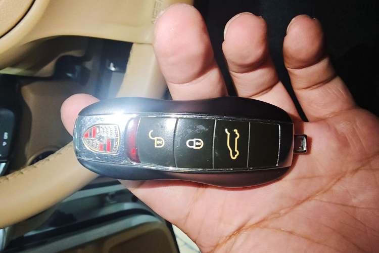 Used Porsche Cayenne 2011 Cayenne 3.0T Vehicle Key