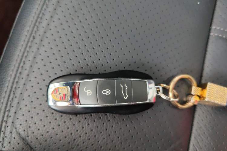 Used Porsche Cayenne 2011 3.6L automatic transmission U.S. specification Vehicle Key