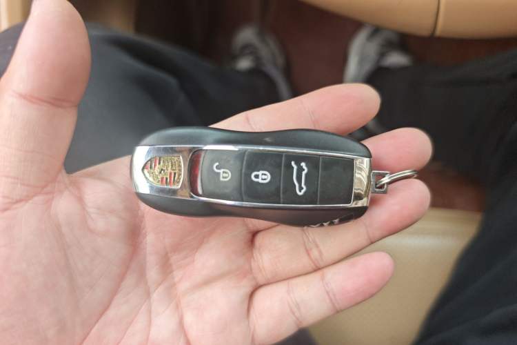 Used Porsche Cayenne 2011 3.6L automatic transmission U.S. specification Vehicle Key