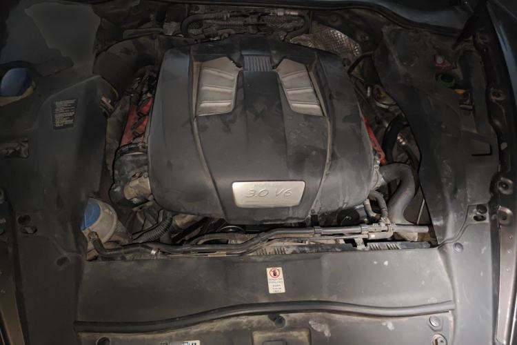 Used Porsche Cayenne 2011 Cayenne 3.0T Engine Bay