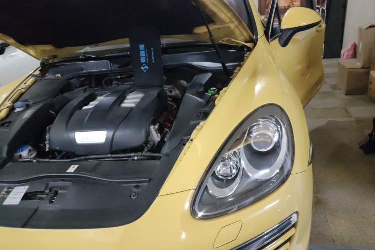 Used Porsche Cayenne 2011 Cayenne 3.0T Engine Bay Left
