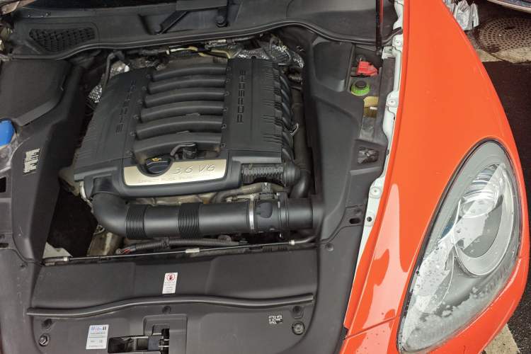 Used Porsche Cayenne 2011 3.6L automatic transmission U.S. specification Engine Bay Left