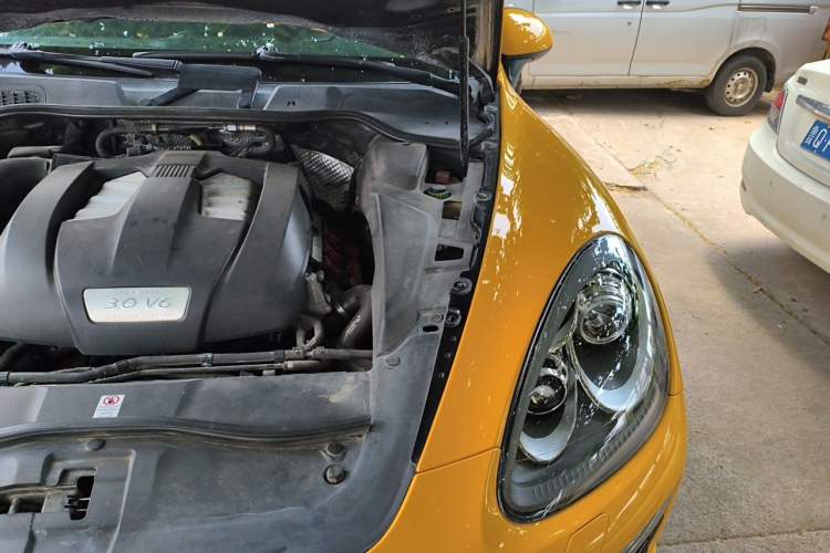 Used Porsche Cayenne 2011 Cayenne 3.0T Engine Bay Left