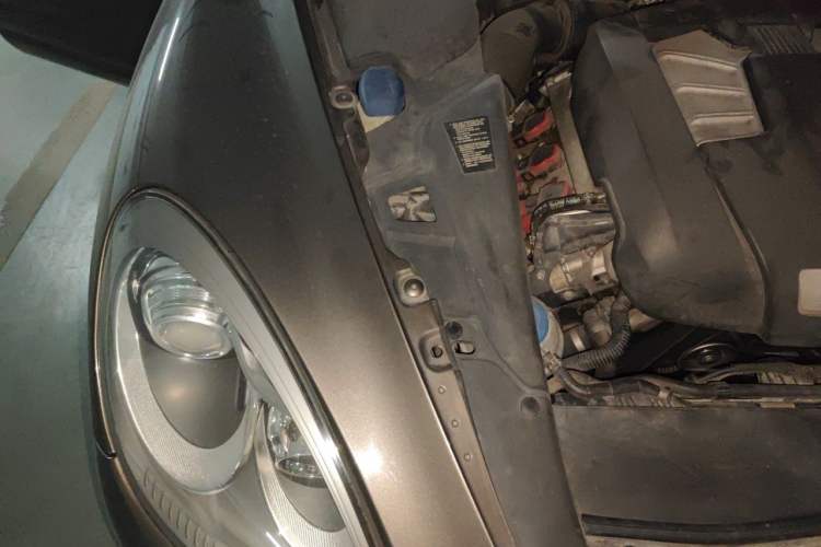 Used Porsche Cayenne 2011 Cayenne 3.0T Engine Bay Right