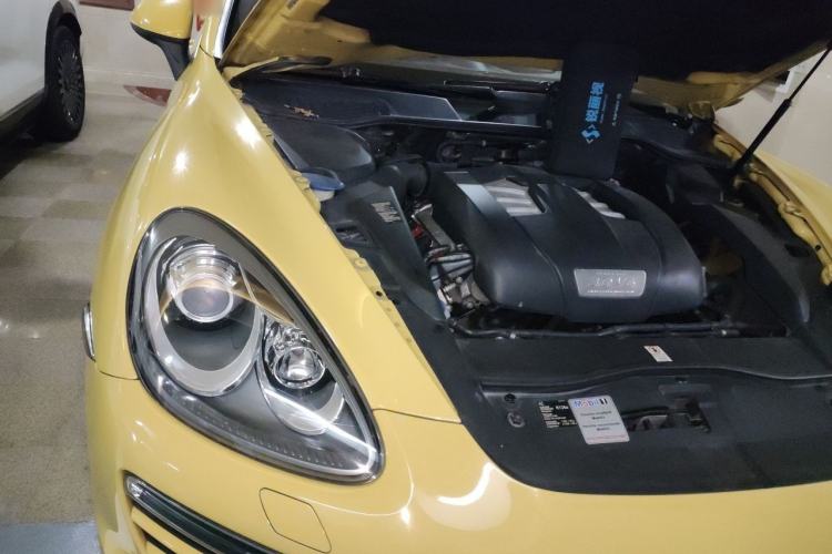 Used Porsche Cayenne 2011 Cayenne 3.0T Engine Bay Right