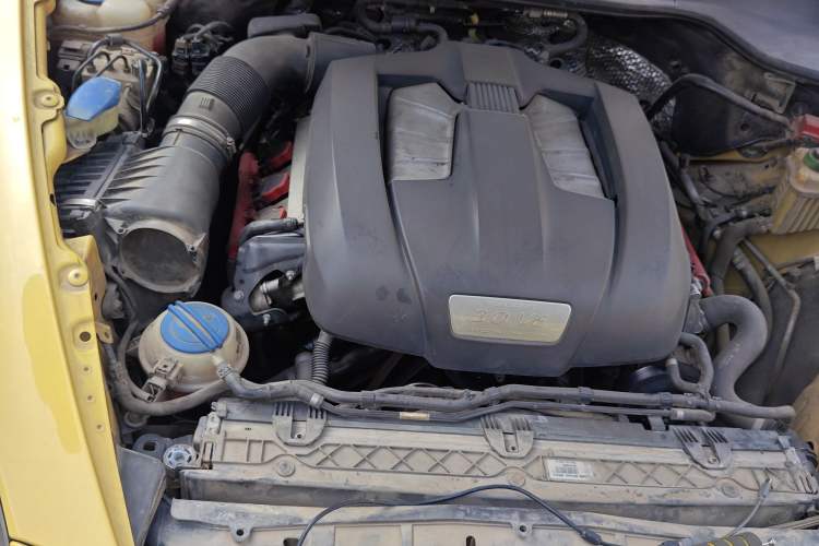 Used Porsche Cayenne 2011 Cayenne 3.0T Engine Bay Right