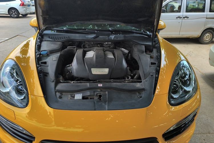 Used Porsche Cayenne 2011 Cayenne 3.0T Engine Bay