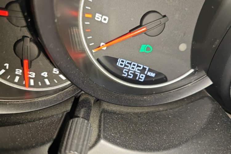 Used Porsche Cayenne 2011 Cayenne 3.0T Odometer Close Up