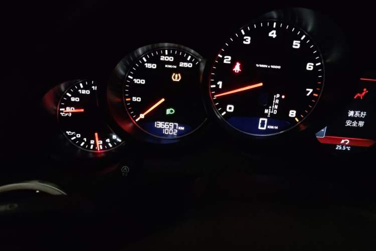 Used Porsche Cayenne 2011 Cayenne 3.0T Odometer Close Up