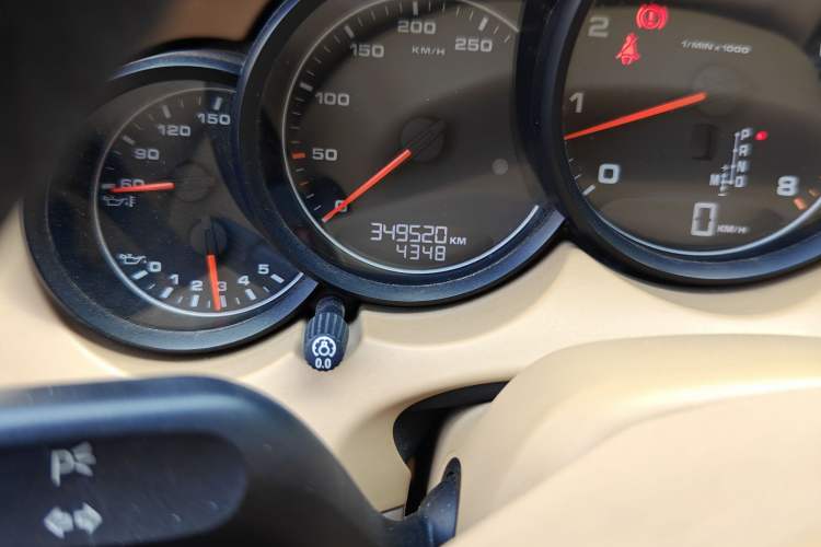 Used Porsche Cayenne 2011 Cayenne 3.0T Odometer Close Up