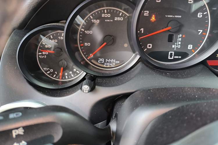 Used Porsche Cayenne 2011 Cayenne 3.0T Odometer Close Up