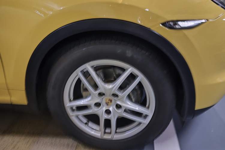 Used Porsche Cayenne 2011 Cayenne 3.0T Right Front Wheel Hub
