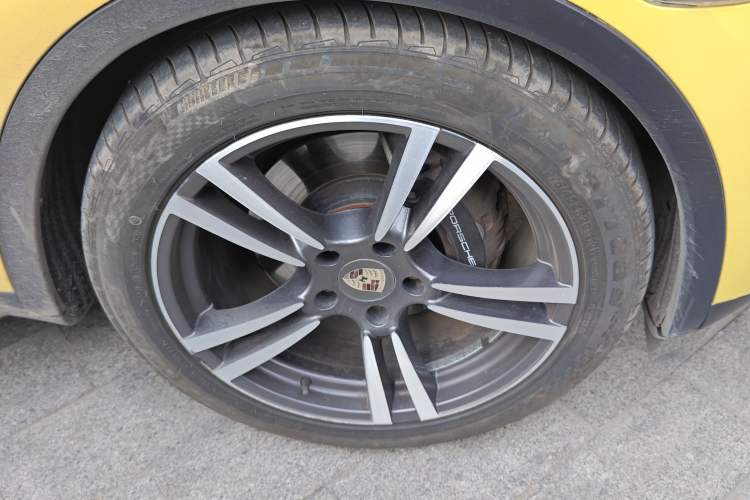 Used Porsche Cayenne 2011 Cayenne 3.0T Right Front Wheel Hub