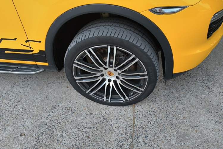 Used Porsche Cayenne 2011 Cayenne 3.0T Right Front Wheel Hub
