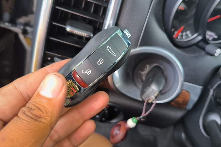 Used Porsche Cayenne 2011 Cayenne 3.0T Vehicle Key