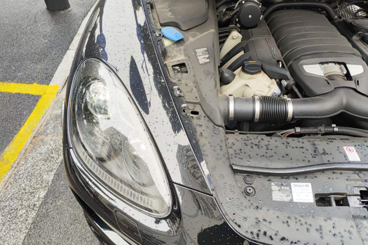 Used Porsche Cayenne 2012 Cayenne GTS 4.8L Engine Bay Right