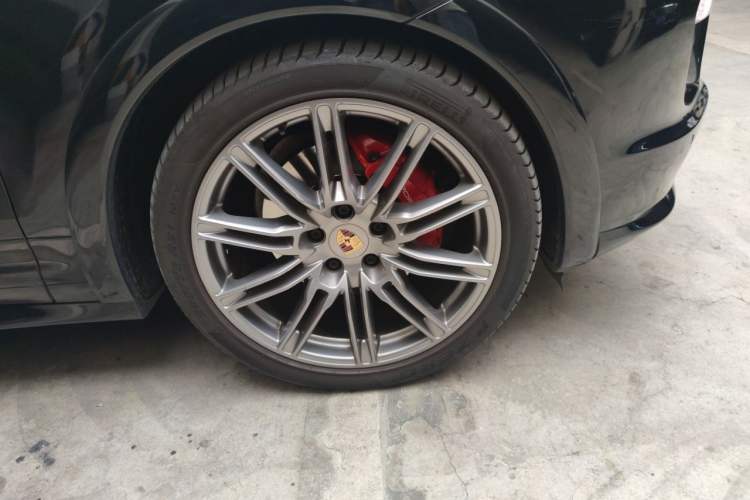 Used Porsche Cayenne 2012 Cayenne GTS 4.8L Right Front Wheel Hub