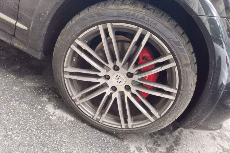 Used Porsche Cayenne 2012 Cayenne GTS 4.8L Right Front Wheel Hub