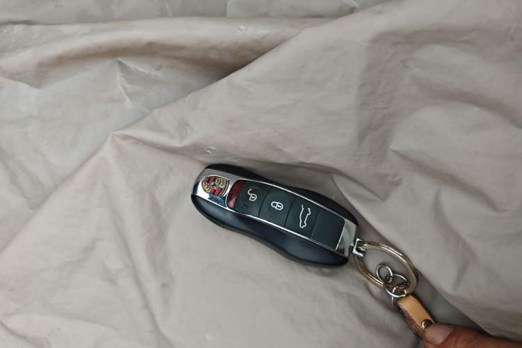 Used Porsche Cayenne  Vehicle Key