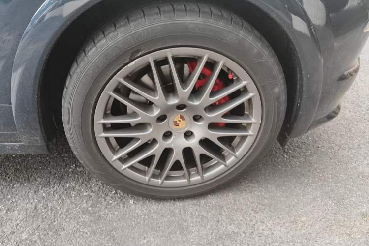 Used Porsche Cayenne 2012 Cayenne GTS 4.8L Right Front Wheel Hub