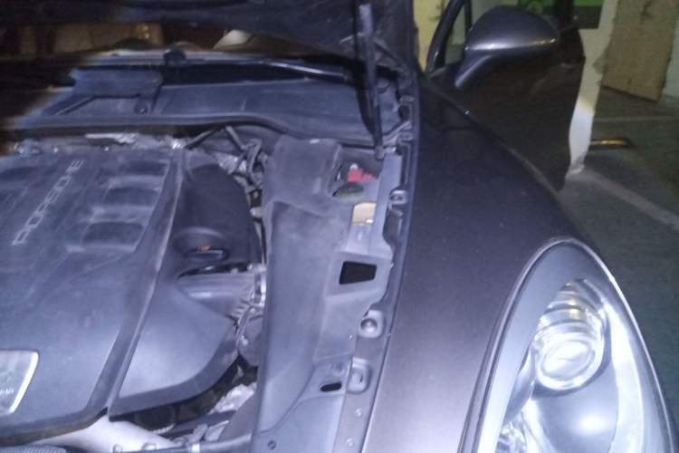 Used Porsche Cayenne 2012 3.0T parallel import Engine Bay Left