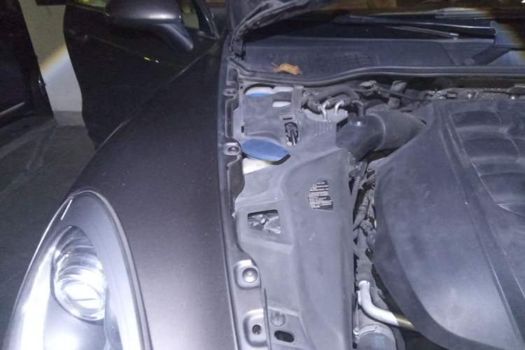Used Porsche Cayenne 2012 3.0T parallel import Engine Bay Right
