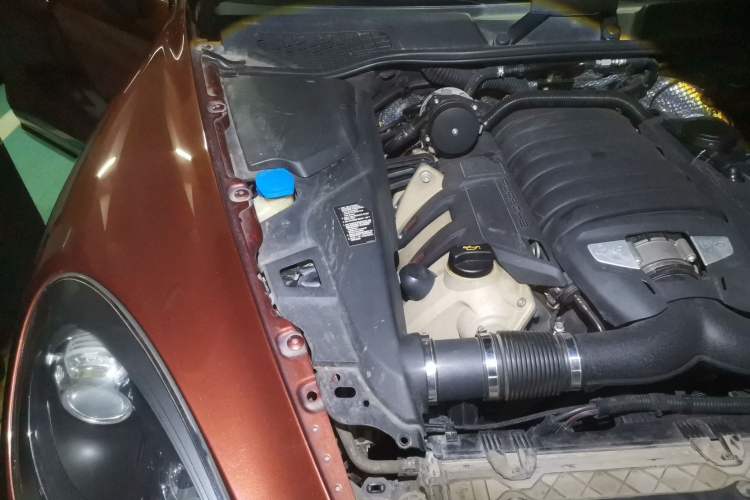 Used Porsche Cayenne 2012 Cayenne GTS 4.8L Engine Bay Right