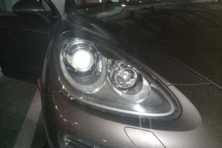Used Porsche Cayenne 2012 3.0T parallel import Right Front Headlight