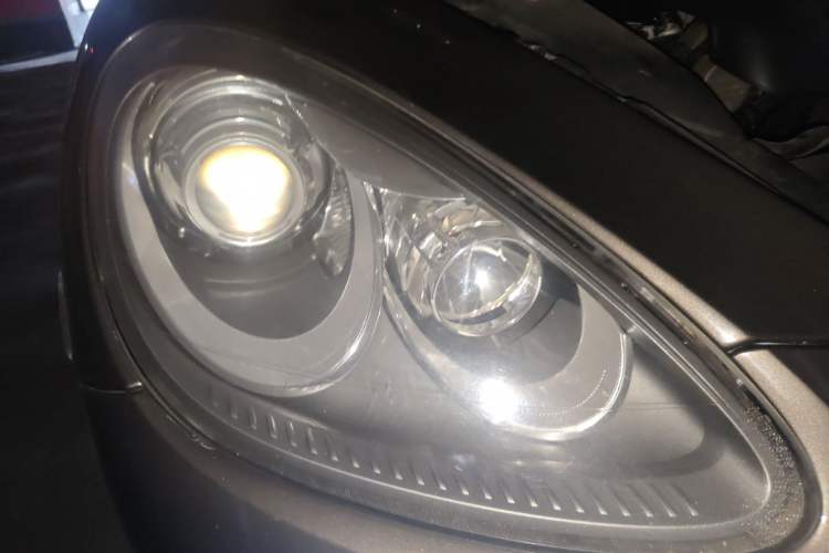 Used Porsche Cayenne 2012 3.0T parallel import Right Front Headlight
