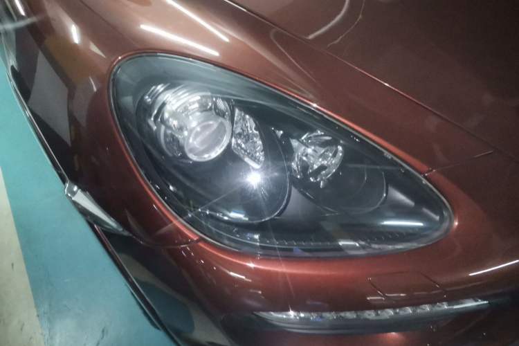 Used Porsche Cayenne 2012 Cayenne GTS 4.8L Right Front Headlight
